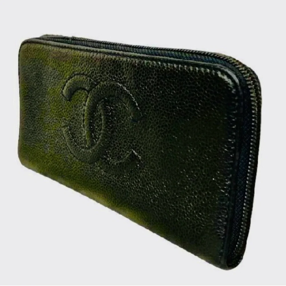 Chanel Caviar Leather Zippy Wallet
CC Tag Code:  7370108. SOLD - Picture 2 of 8
